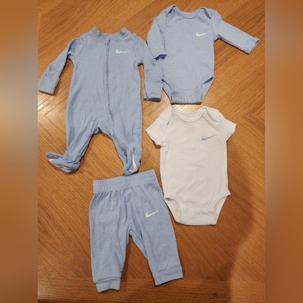 NIKE 4 Piece Bundle Blue/white Baby Boy Set, size 3M